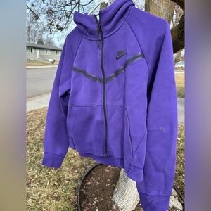 Nike Women's fleece tech Windrunner  Purple Size small